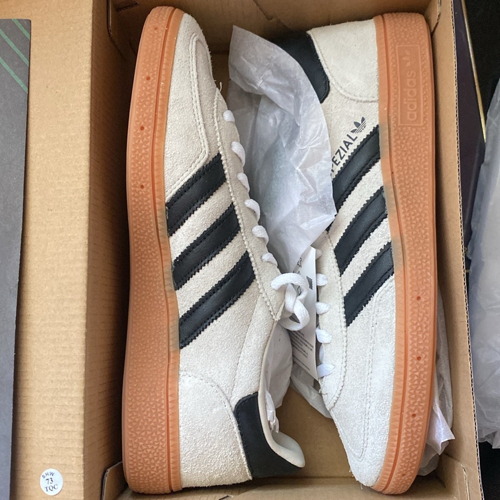 Women’s Adidas Handball Spezial size 8